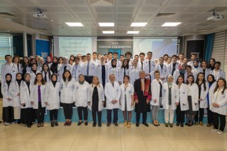 First-Year Medical Faculty Students Begin Their Professional Journey with the White Coat Ceremony