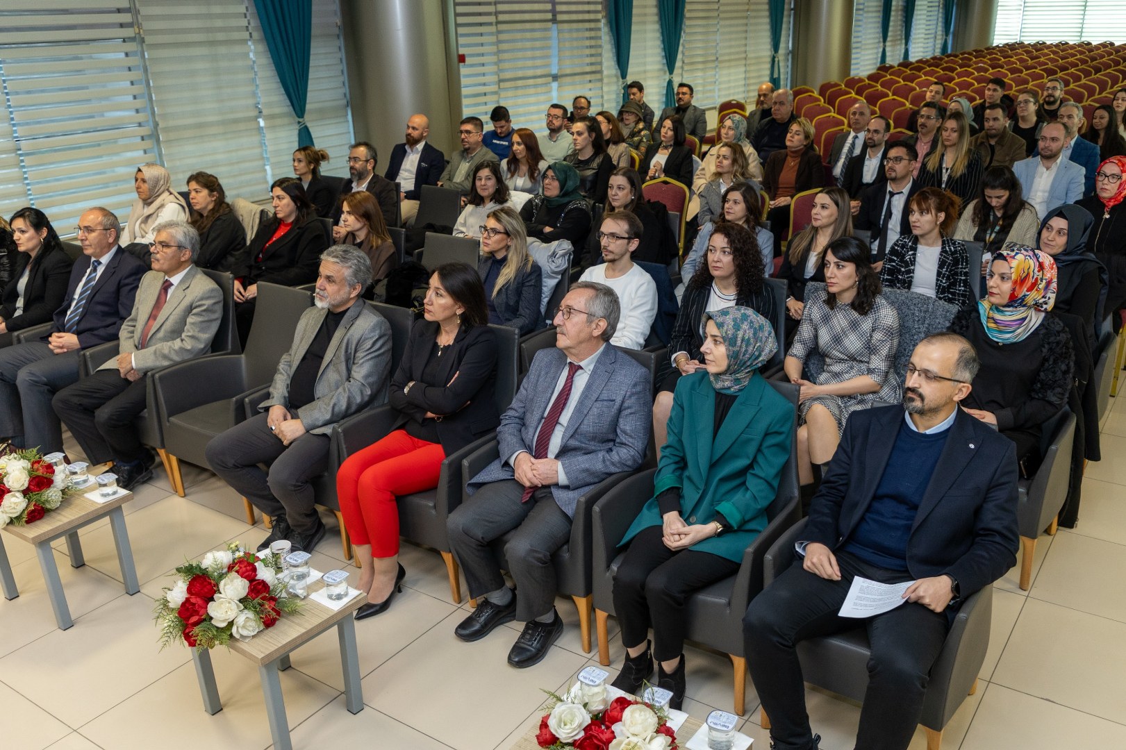 KTO Karatay’da Akademik Teşvik Ödül Töreni ve Akademik Cübbe Giyme Programı Düzenlendi